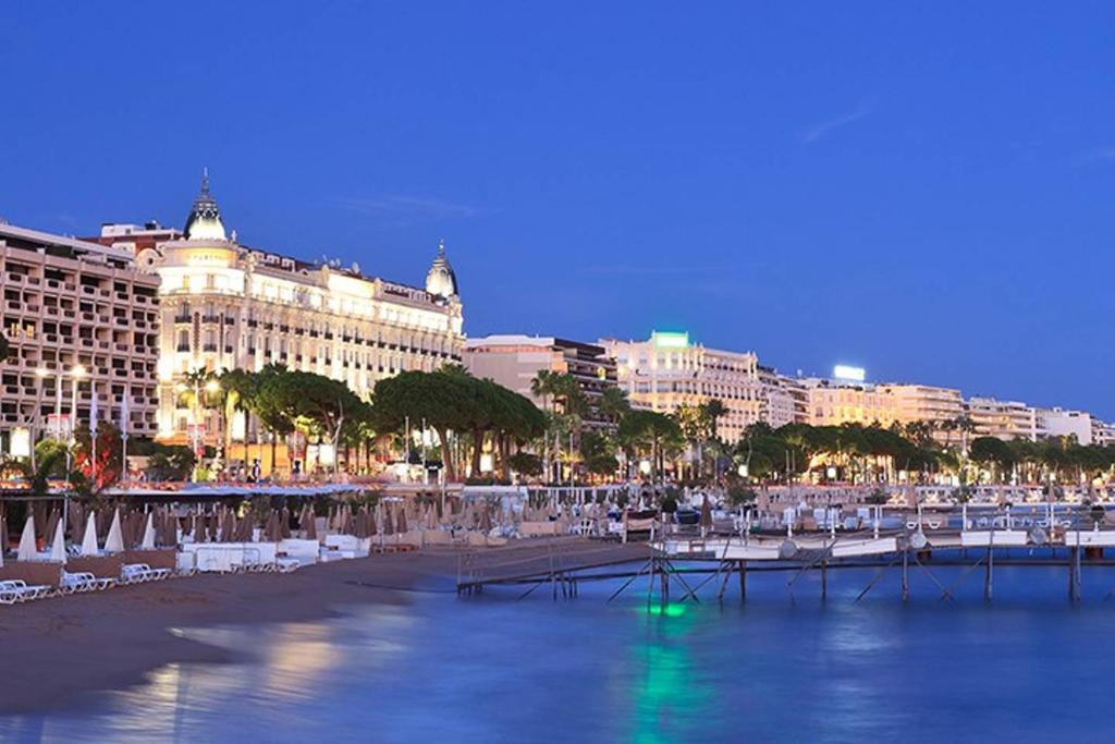 Cannes Film Festival Beach Apartment - 昂蒂布