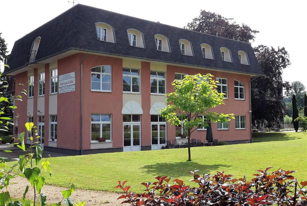 Vzdělávací Středisko A Hotel - Seifhennersdorf