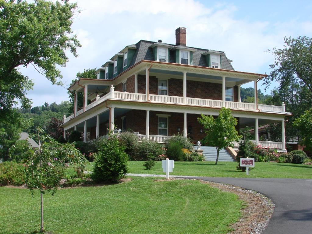 The Reynolds Mansion - North Carolina