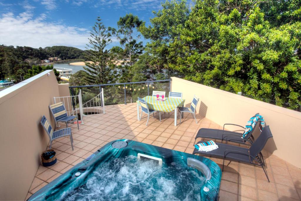 Oceanview 6 At Nambucca With Rooftop Tce & Spa - Australia