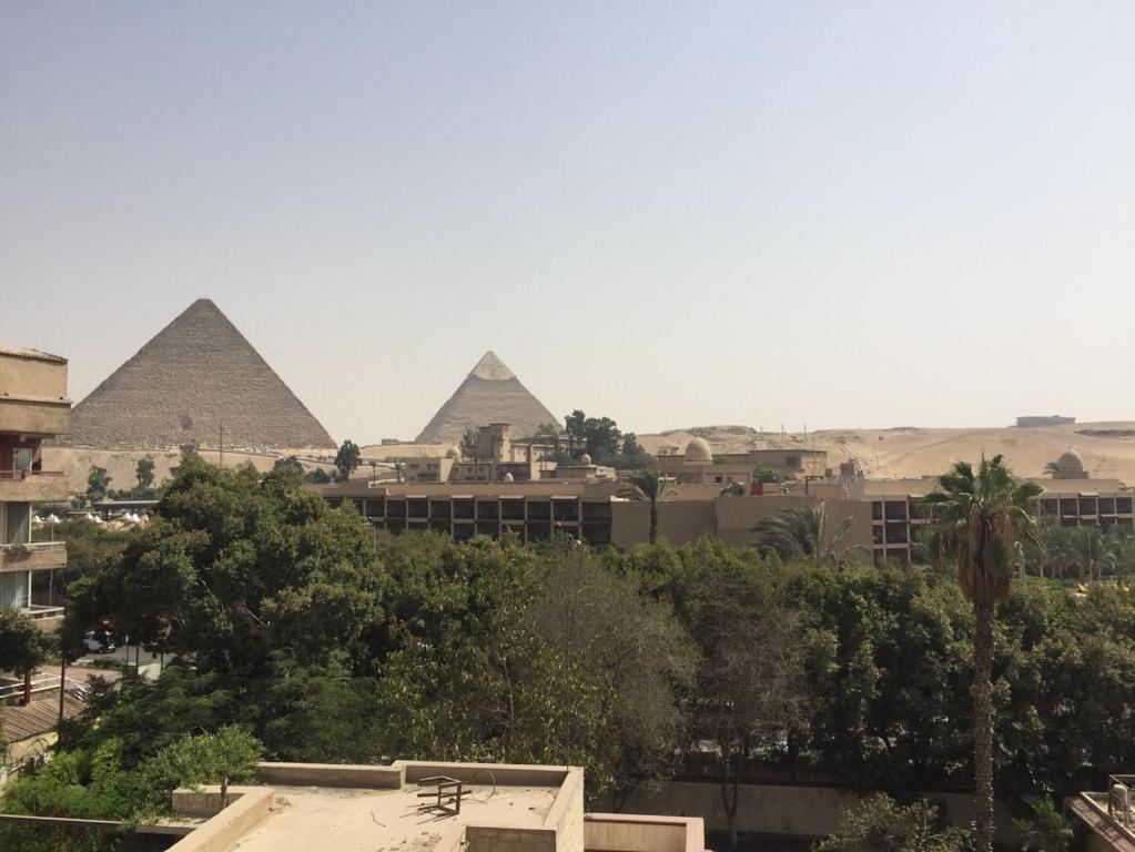 H10 Pyramids View - Égypte