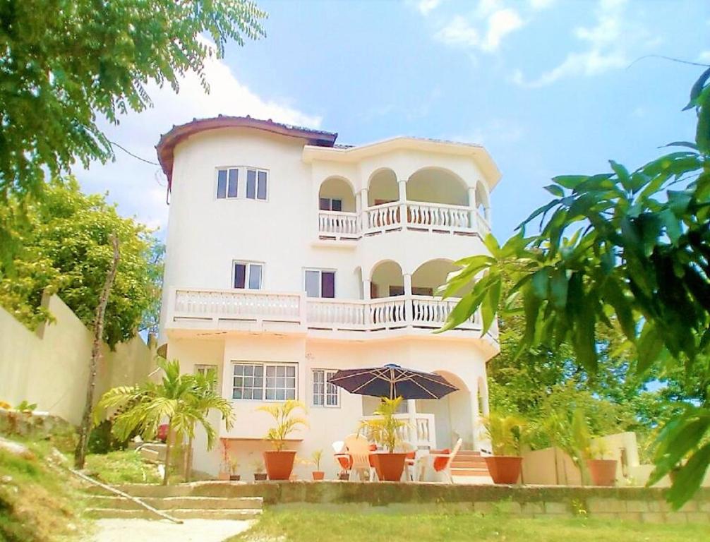 Annie's White House On The Hill - Negril