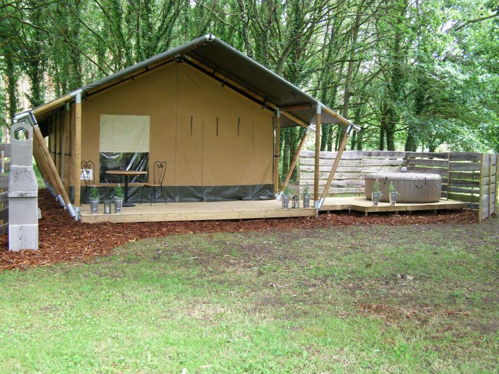 La Fortinerie Glamping Safari Tent With Hot Tub - Loire Valley