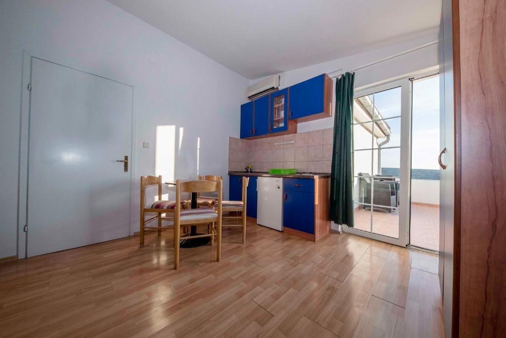 Air-conditioned Room With Bathroom & Balcony - Novalja