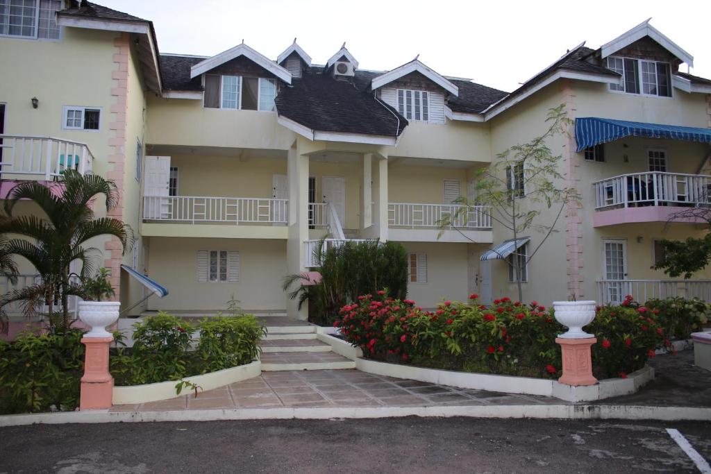 Country Manor Apartments - Jamaica