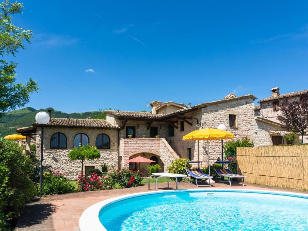 Spacious Holiday Home in Cagli with Garden - Marche