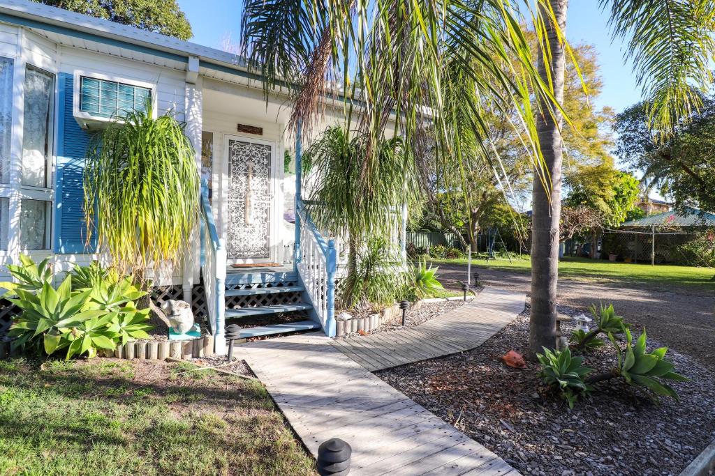 Bromyard Lakeside Cottage - Access To Waterfront - Caves Beach