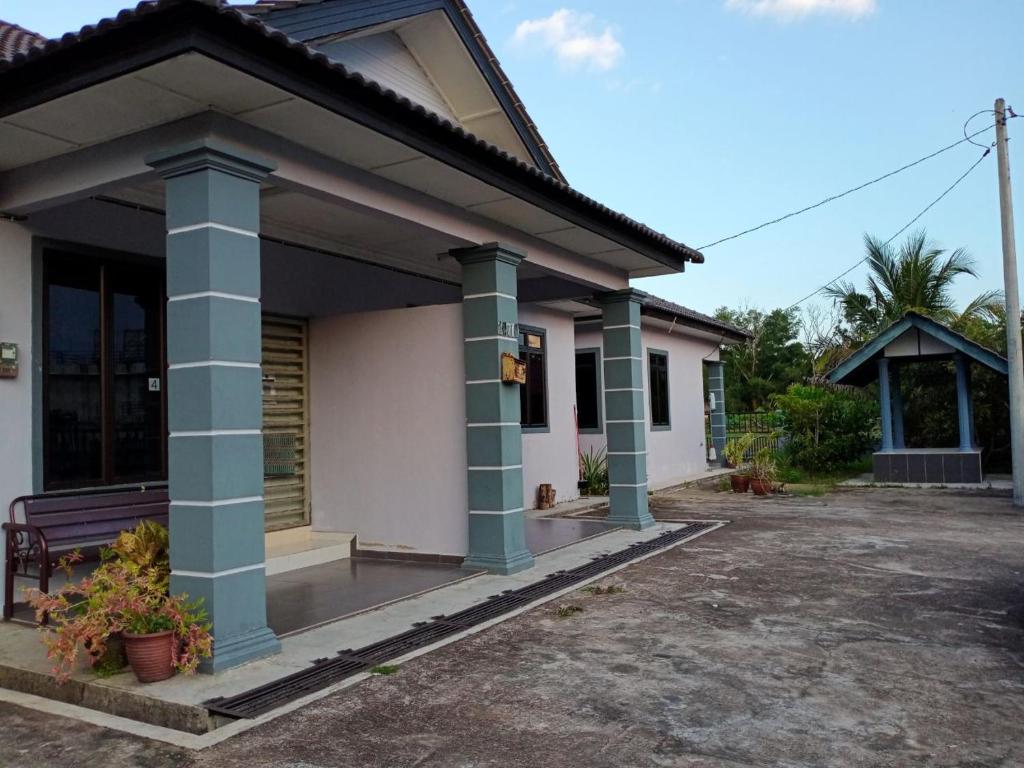 Rumah Tamu Pekan (Semi D) - Pahang