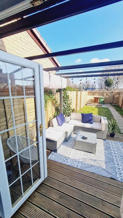 Beautiful 2bed home with decking / FREE parking - Hampden Park