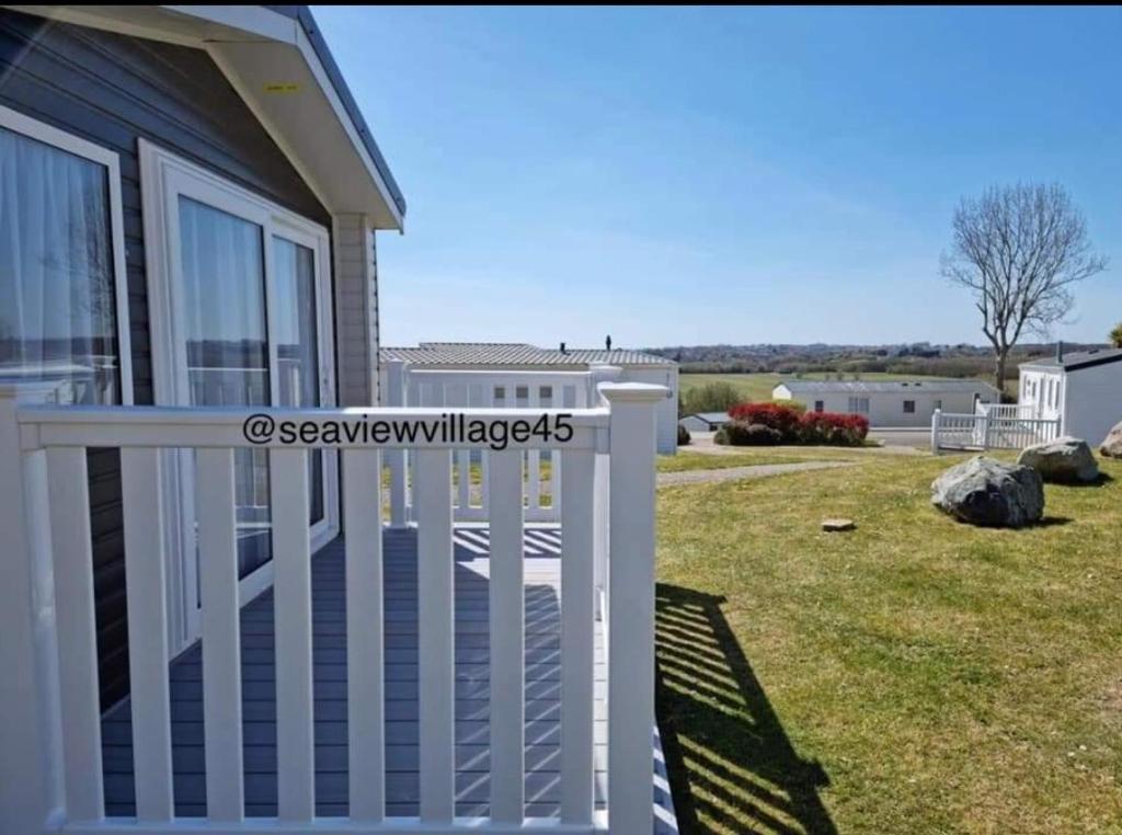 Prestigue 3bed, 8berth seaview holiday home with decking at Combehaven holiday park - East Sussex