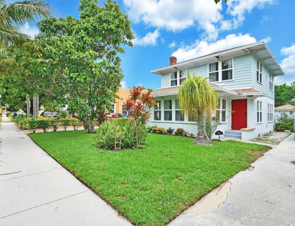 Charming Historic Home And Cottage Minutes From The Intracoastal And The Beach - Palm Beach, FL