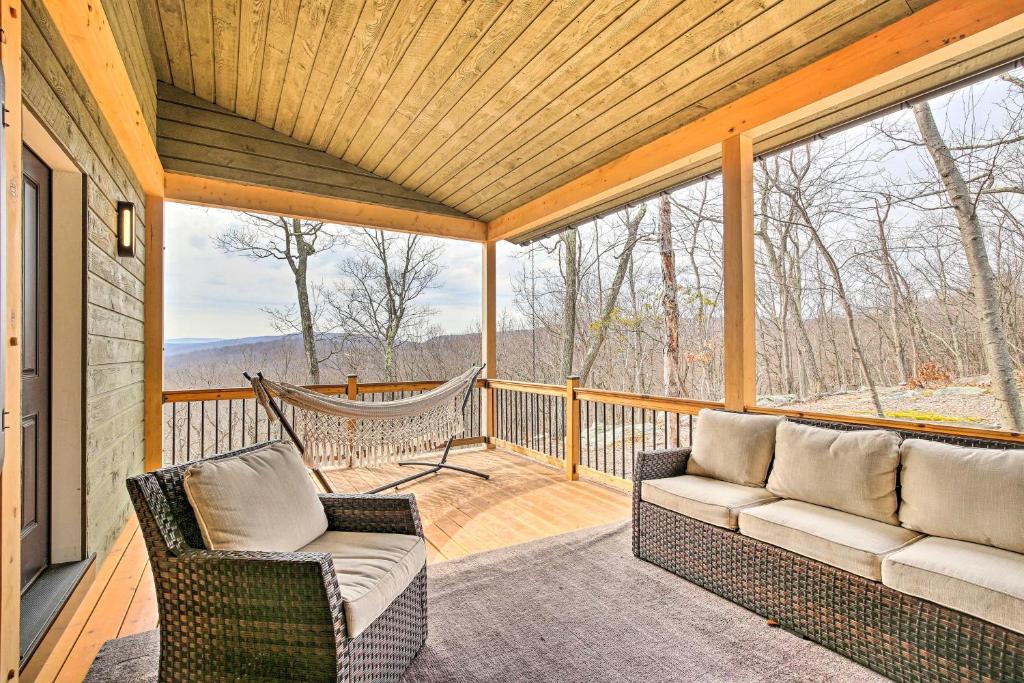 The Glabin Garrison Gem With Deck And Fire Pit! - Bear Mountain