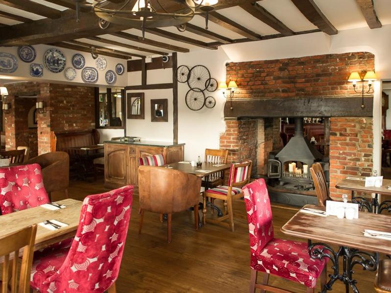 The White Horse Hotel - OPEN FOR BED, BREAKFAST AND EVENING MEALS FOR ESSENTIAL WORKERS - Diss