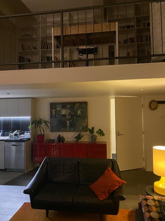 Stylish, Spacious Split-level City 3-bed Apartment - Richmond
