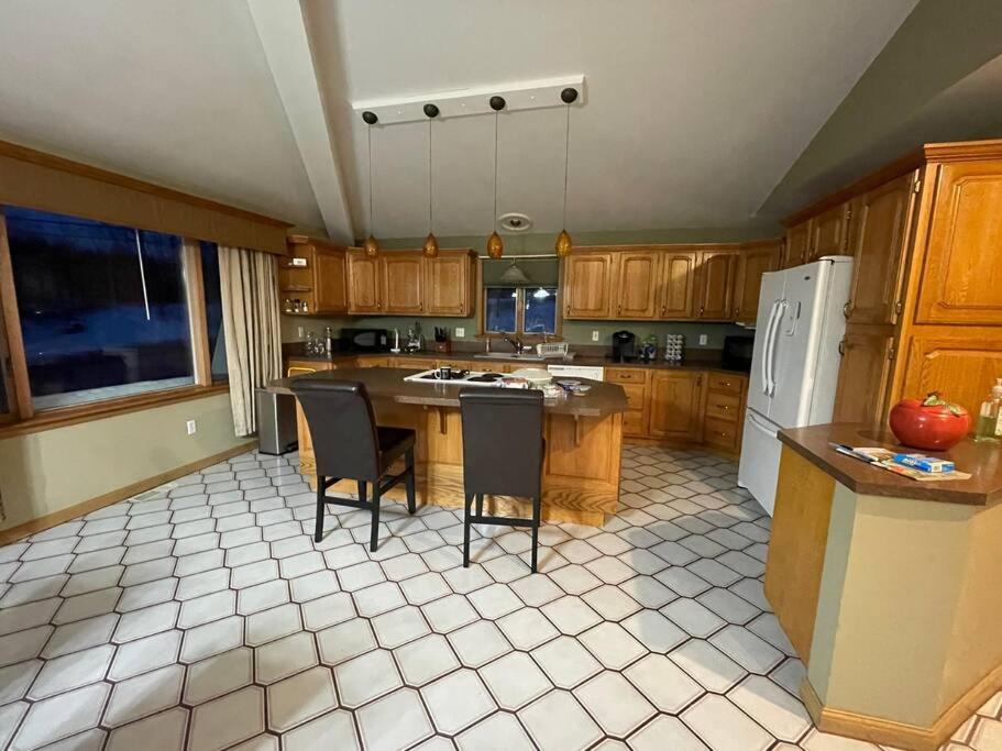 Luxury 3-Bedroom home next to snowmobile trails - Maine (State)