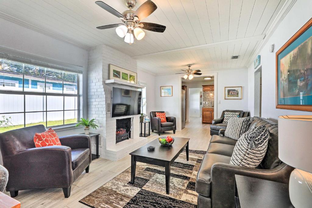 Chic Home with Fire Pit and Patio, Walk to Lake! - Mount Dora