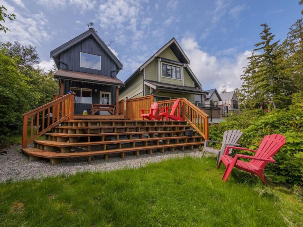 Bear Coast, Cabin With Hot Tub, Patio, And Waterview - Vancouver Island
