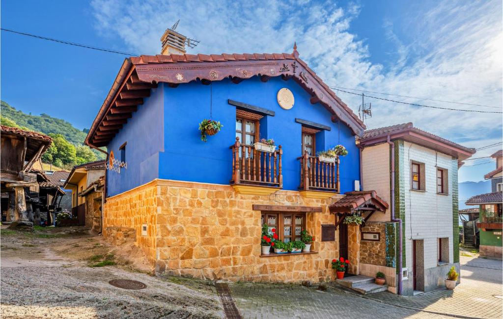 Awesome Home In Carabanzo - Mieres