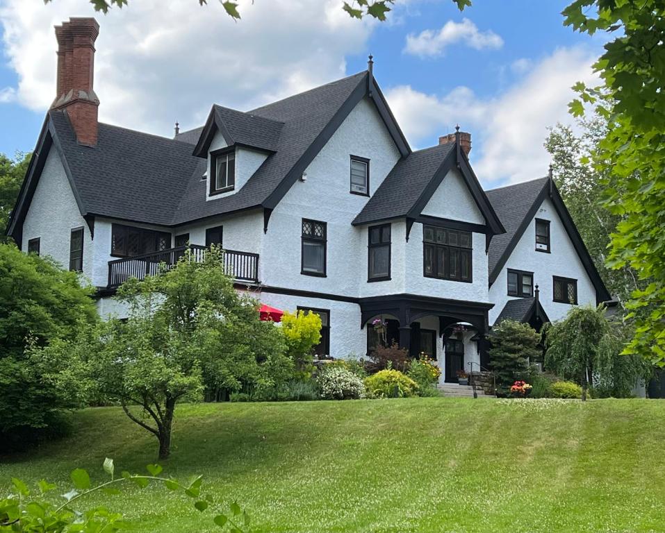 Manor House Inn - Connecticut