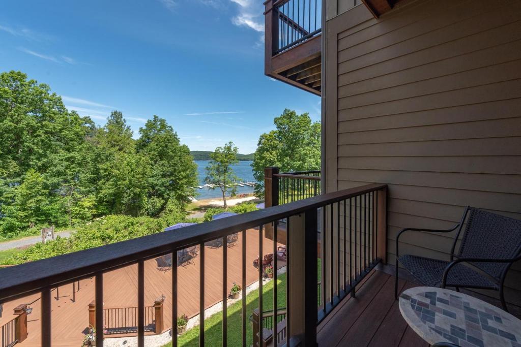 A215 - Lake View Suite with One Bedroom, Private Balcony! - Deep Creek Lake