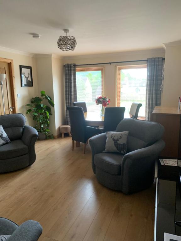 No 52 - Apartment With Lounge And Dining Area - No Kitchen - Ullapool