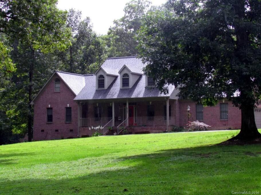 Quiet Property On 3 Acres Yet Close To City Life - Dallas, NC