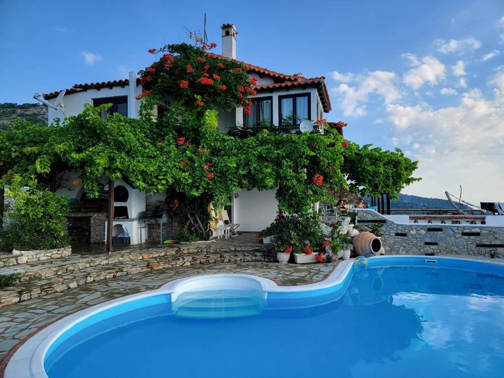 Villa Erifili Spectacular View, Private Pool. - 斯基亞索斯島
