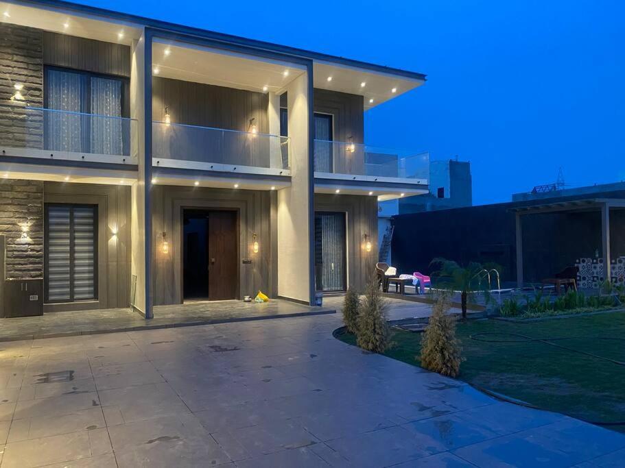 Beautiful 3 Bedroom Villa With Pool And Garden. - Punjab