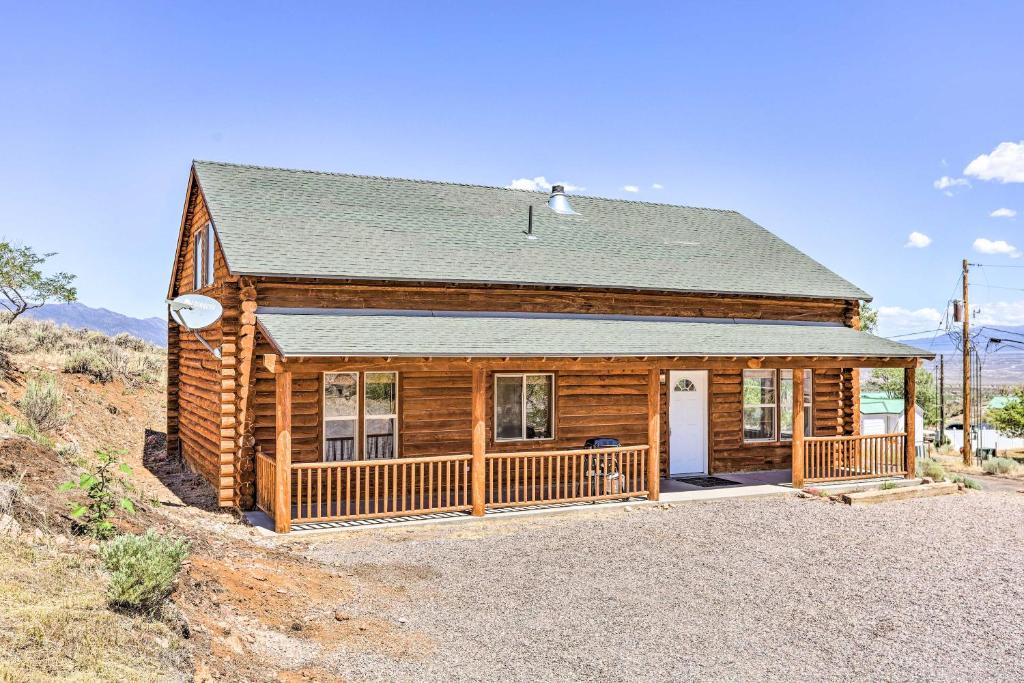 Pioche Family Cabin With View - Walk To Main St! - Cathedral Gorge State Park, Panaca