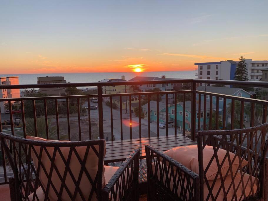 Two Bedroom Condo With Views Of The Beach & Gulf - Tropicana Field St. Petersburg