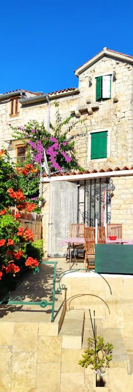 Apartment Alena With Terrace And Garden Center Jelsa - Dalmatia