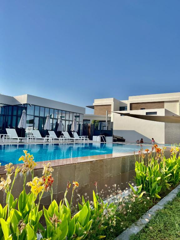 Family vacation villa with access to pool and beach - Ras al-Khaimah