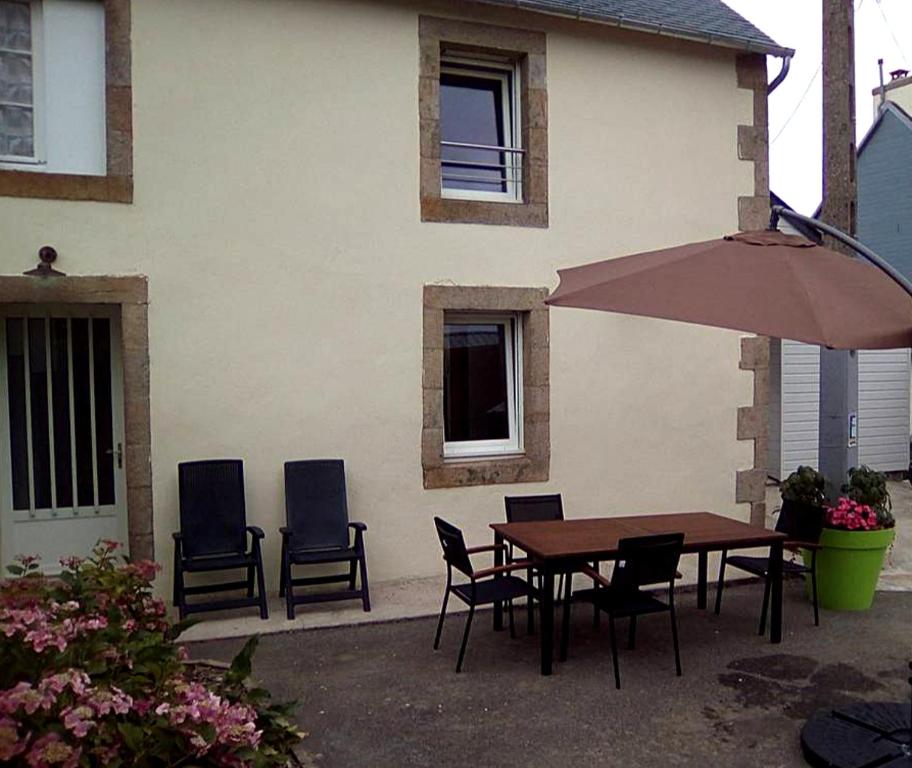 Homerez - Beautiful House For 4 Ppl. With Terrace At Cast - Locronan