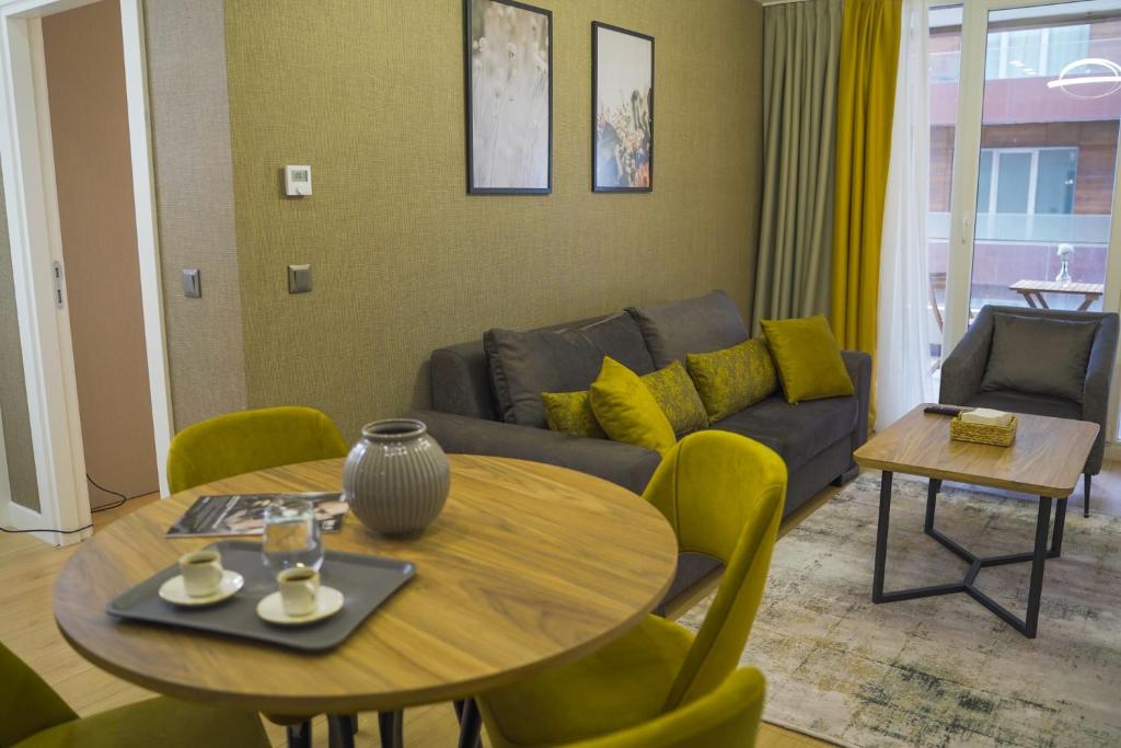 Brand-new Elegant 1-bedroom Apartment (With Terrace) - Başakşehir