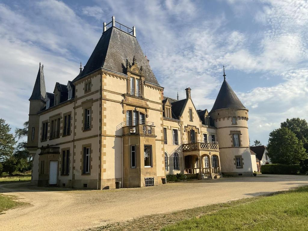 Chateau Tout Y Fault - Allier