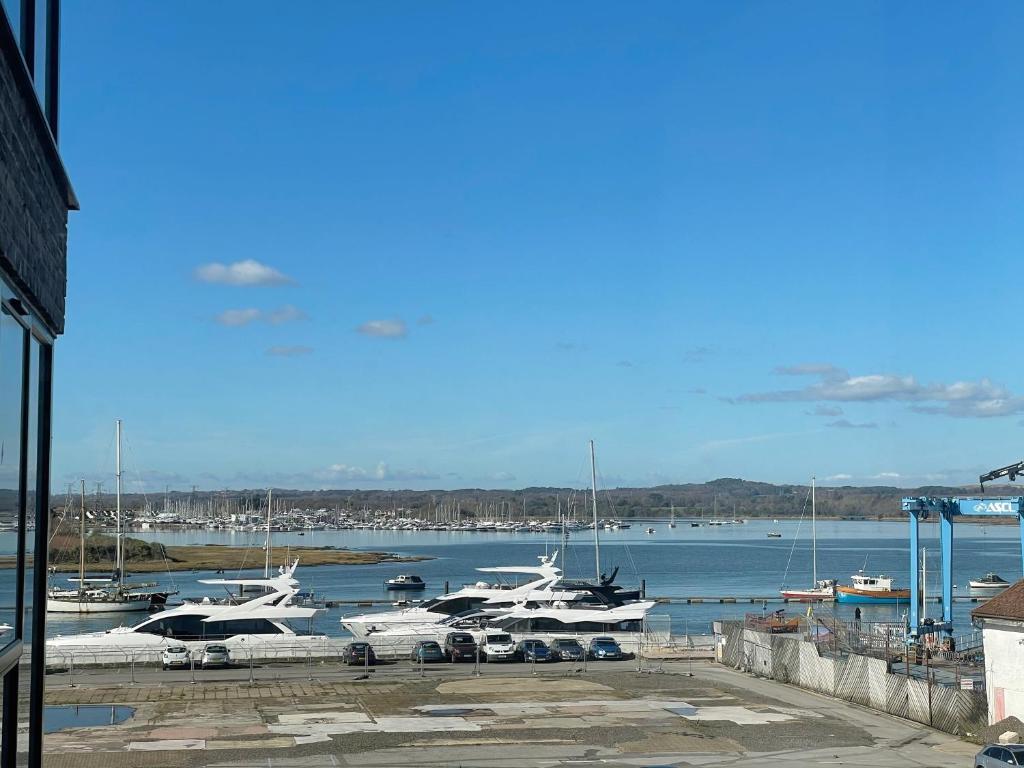 Poole Quay Sea View With Parking - 普爾