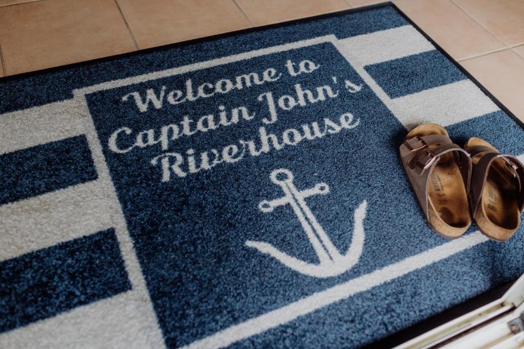 Captain Johns Riverhouse - Riverfront Family Home - Hindmarsh Island