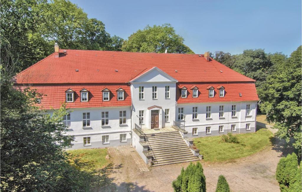 Awesome Home In Gross Markow With 19 Bedrooms, Sauna And Private Swimming Pool - Malchin