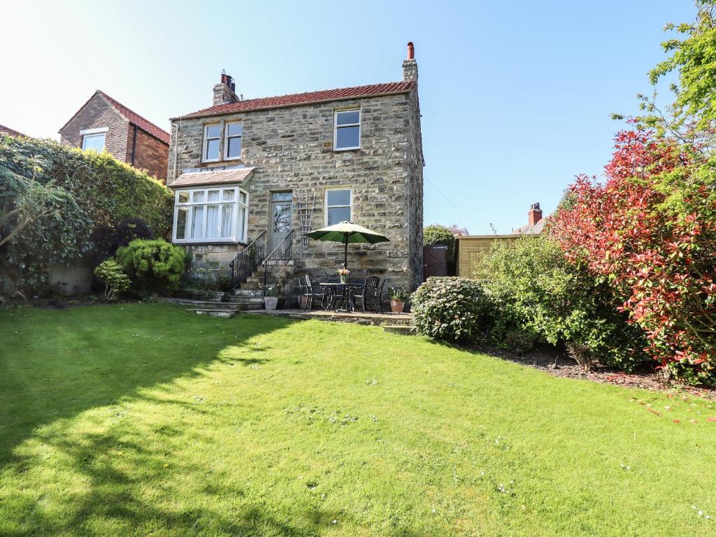 South View Cottage, Pet Friendly, With Open Fire In Whitby - Sandsend