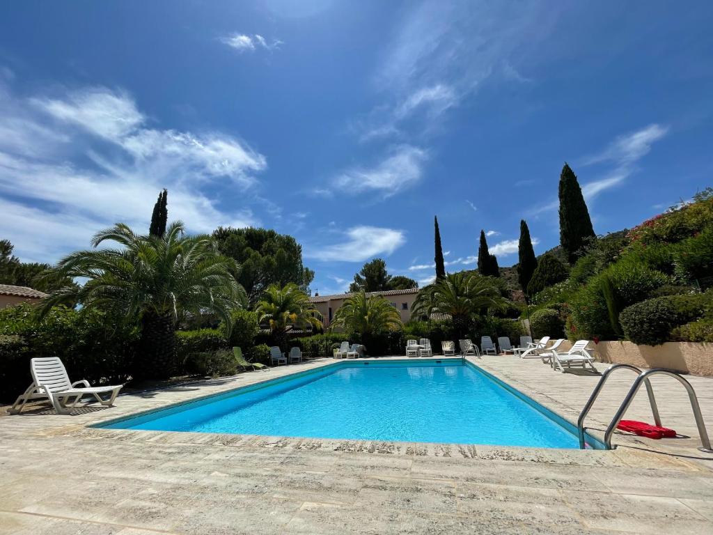 Luxury Villa with Shared Pool, Air Con, WiFi, TV - French Riviera