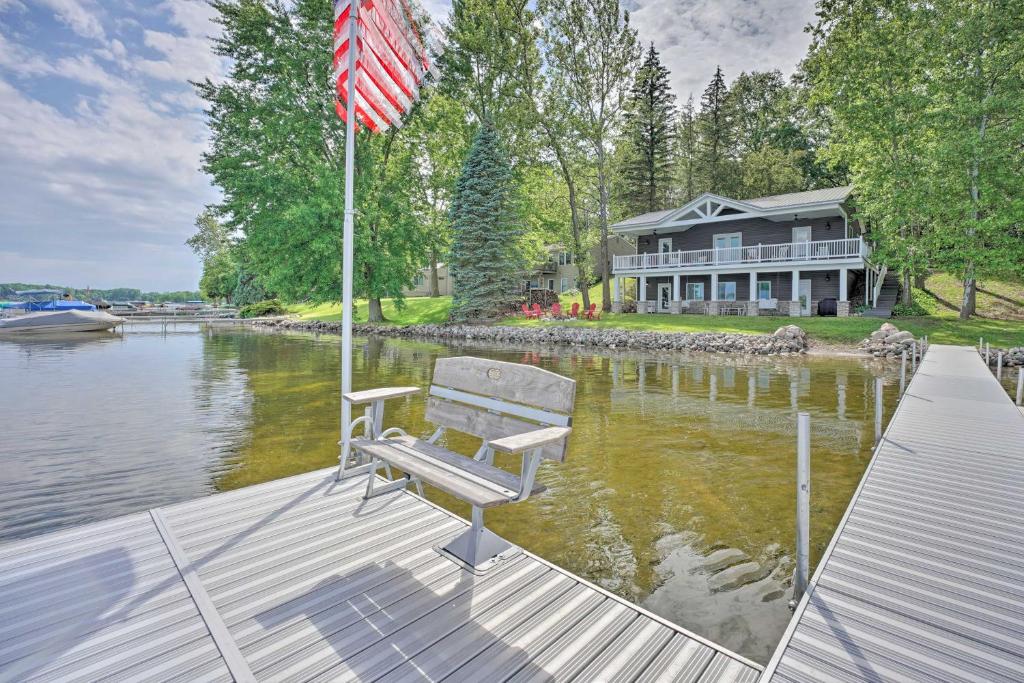 Coldwater Family Retreat Boat Dock and Grill! - Coldwater, MI