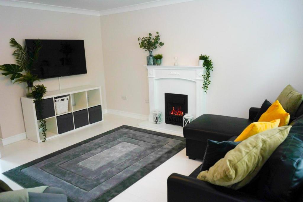 3 Br New Build Home With Free Parking Solihul Bhx Nec Hs2 Contractors Families - Solihull