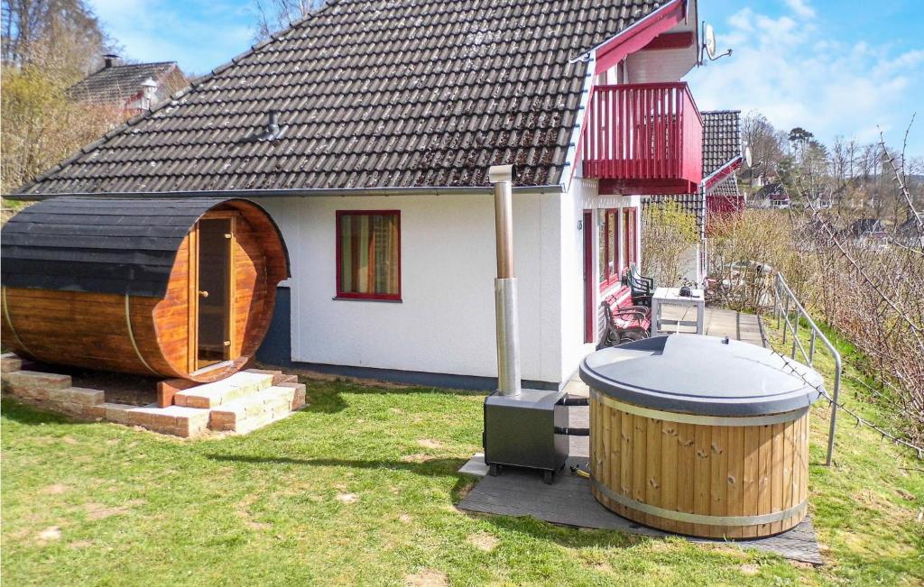 Awesome Home In Kirchheim-hessen With 3 Bedrooms, Sauna And Wifi - Neukirchen