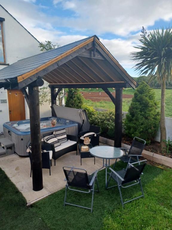 The Loft At Rock Cottage With Hot Tub - Ballymoney