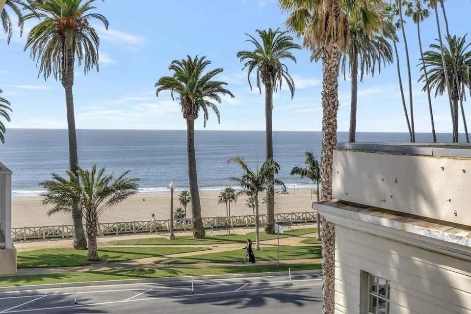 1 Luxury Apartment - Venice Beach, CA