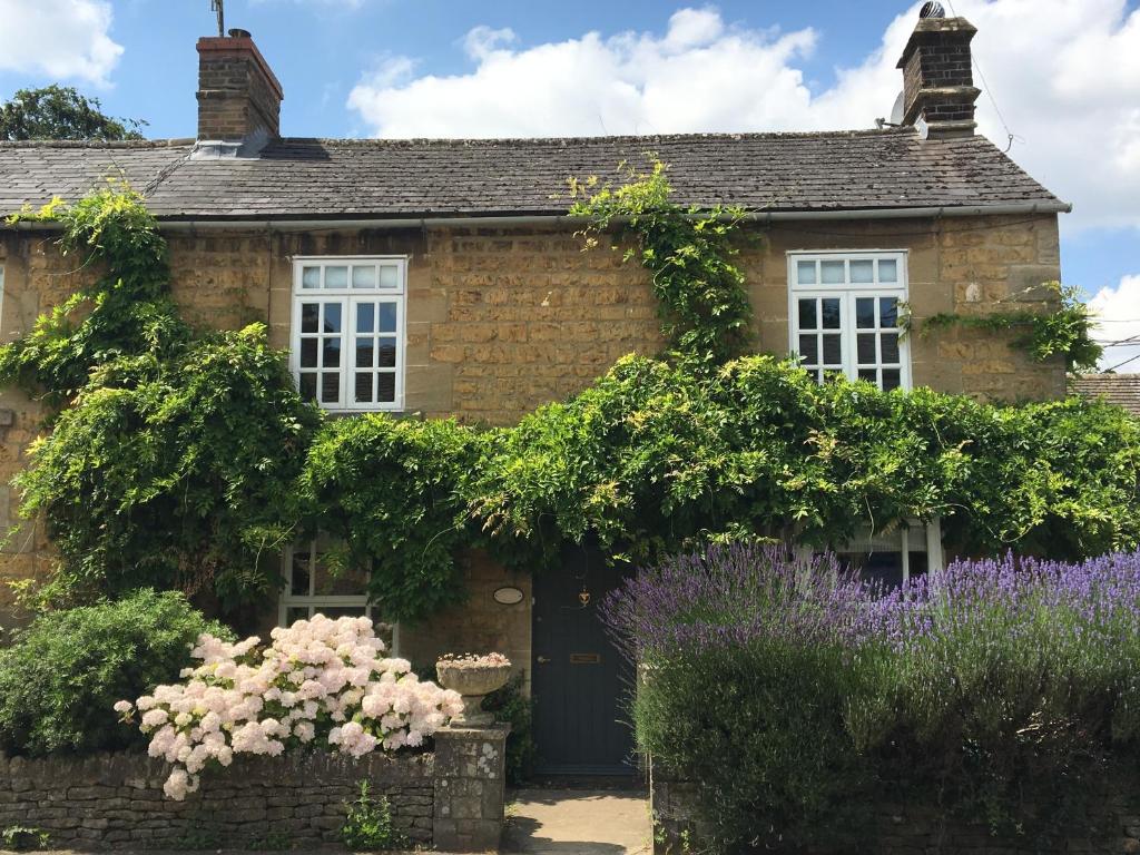 Wisteria Cottage, 5 Star Location, Cotswolds - 버튼-온-더-워터