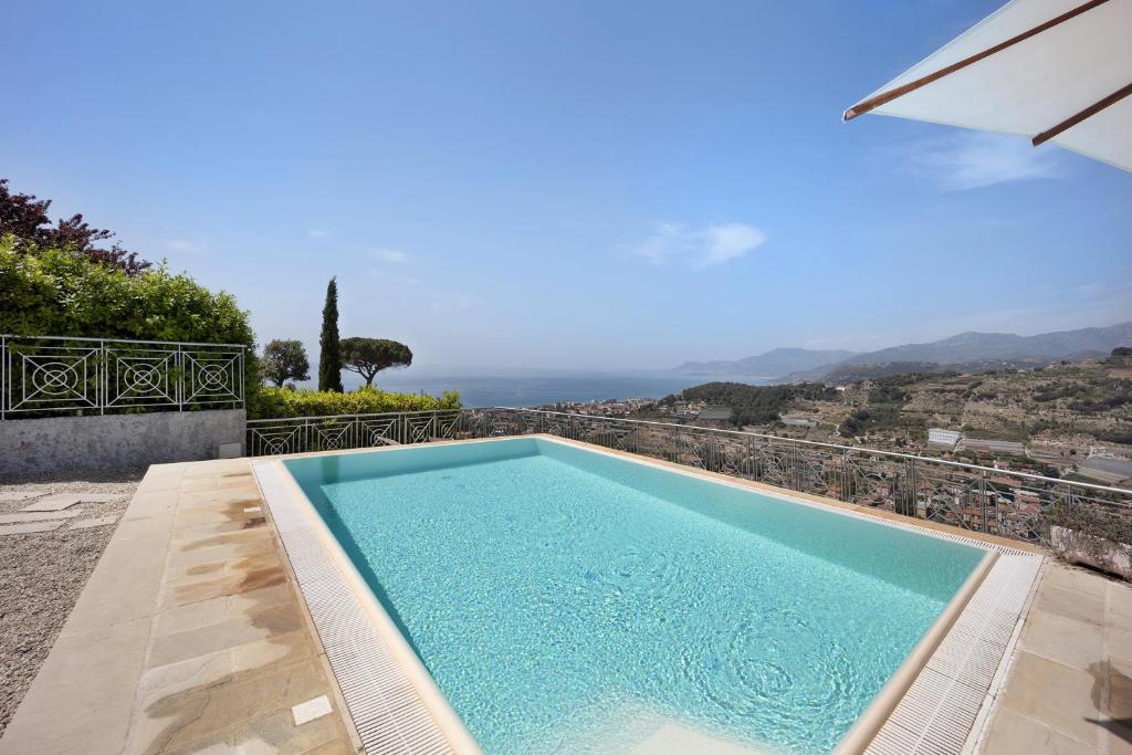Villa Gaia - Luxury Villa, Pool & Wellness Rooms - Ospedaletti