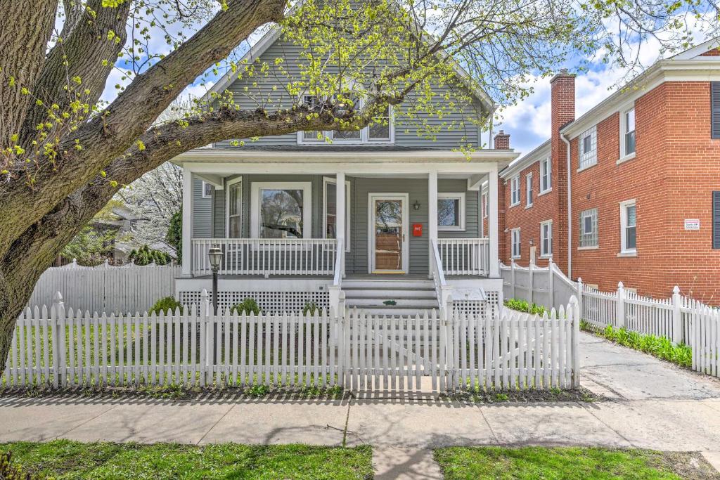 Charming Oak Park Home With Private Fire Pit! - Cicero, IL
