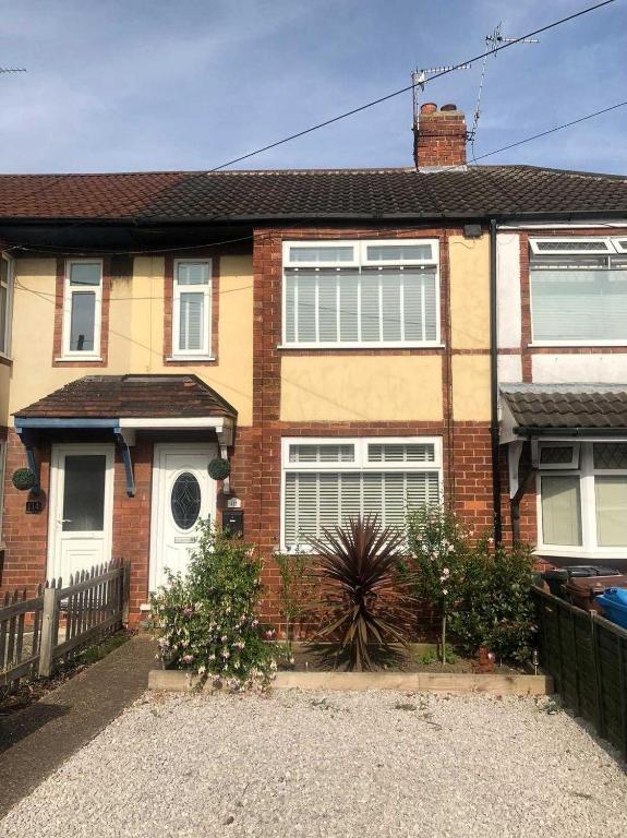 Entire residential property with parking - Hull