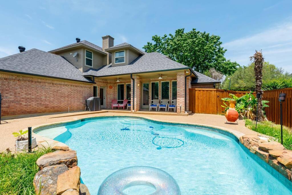 Executive Family Home With Pool In Keller - Fossil Creek Boulevard – Fort Worth
